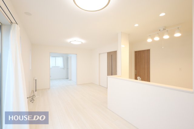 ���r���O �y���r���O�z���n�����ʐ^�B���邢�������̓��郊�r���O�͉Ƒ��c���̏ꏊ�ɂ̓s�b�^���ł��B