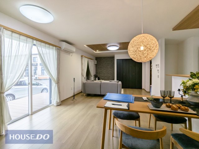  �y���r���O�_�C�j���O�z���n�����ʐ^�B�Ƒ��ŉ߂����邭�났�̋�ԁB