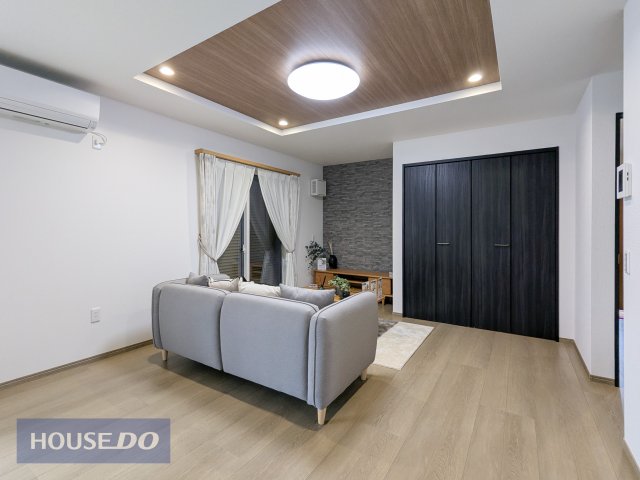 ���r���O �y���r���O�z���n�����ʐ^�B���邢�������̓��郊�r���O�ŉƑ��c����