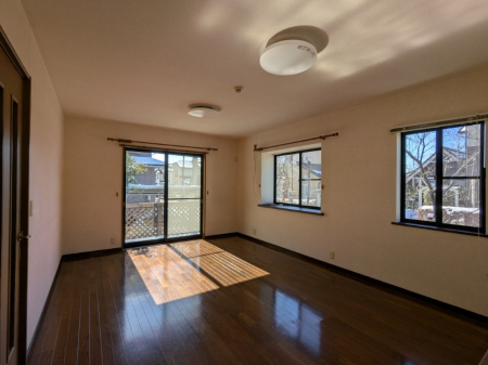  ��؂ȉƑ��Ɖ߂����ꏊ������A�K������ލL������������m�ہ�