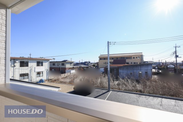 ���̑� �y��������̒��]�z���n�����ʐ^�B�o���R�j�[����̌i�F�B�\���ȊԊu���m�ۂ���Ă���܂��B