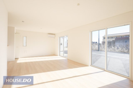 ���r���O �y���r���O�z��؂ȉƑ��Ɖ߂����ꏊ������A�K������ލL������������m�ہ��������̂�������ŁA�C���e���A�̃R�[�f�B�l�[�g���y�����Ȃ�܂��ˁI