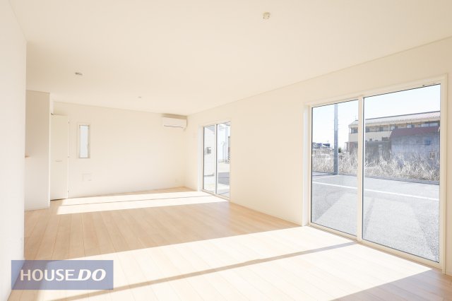 ���r���O �y���r���O�z��؂ȉƑ��Ɖ߂����ꏊ������A�K������ލL������������m�ہ��������̂�������ŁA�C���e���A�̃R�[�f�B�l�[�g���y�����Ȃ�܂��ˁI