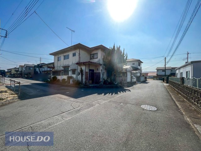 ���̑� �����E�k���Ƃ��ɓ��H������6m�m�ۂ���Ă��܂��B ���������̏Z��Ƃ̋���������������Ă��邽�߁A��^�Ԃ�SUV�̕��񒓎Ԃ��X���[�Y�ɍs���܂��B