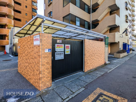 ���̑� �G���g�����X���o�Ă��������ɂ�����t���̃S�~�X�e�[�V�����ł��B