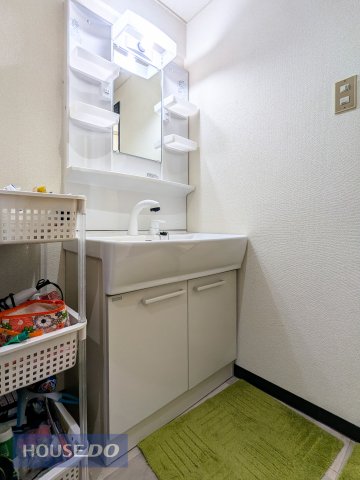 ���ʑ�E���ʏ� �V�����[�t���̓Ɨ����ʑ�ł��� �V�����[�w�b�h��L�΂��ƁA���ʃ{�E���̋��X�܂Ő����͂����߁A ���̖т�A���������Ɨ����āA��ɐ����ȏ�Ԃ�ۂĂ܂��B 