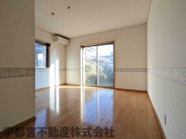  �����E�쑤�ɑ����������܂��B�N���[�[�b�g�����[�̓o�b�`���I