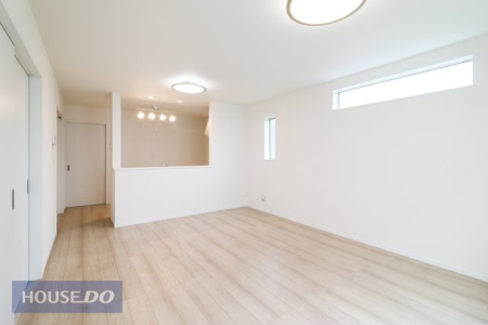  �y���r���O�_�C�j���O�z�Ƒ��ŉ߂����邭�났�̋�Ԃ͍L�߂̐݌v�ƂȂ��Ă���܂��B