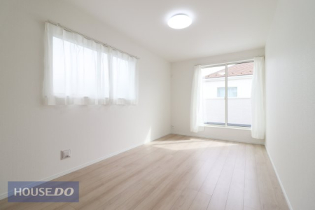 �Q�� �y�Q���z���邢�̌��̓����Q���͑傫���x�b�g���]�T�������ē���L���B