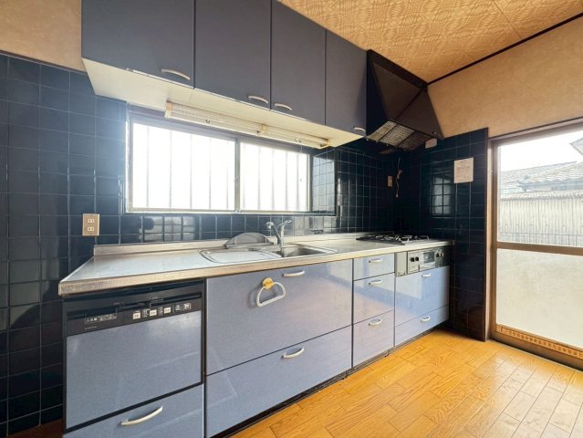 �L�b�`�� �Ǖt���̃V�X�e���L�b�`���ŗ��������₷���ł��ˁB�|���o�����������Ċ��C���o�b�`���B