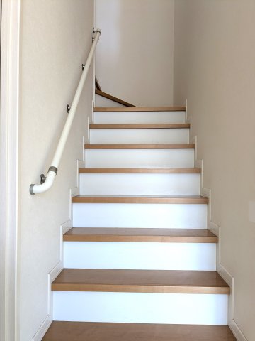 ���̑����� �K�i�͎肷�������D�w���񂩂炨�q�l�⍂��҂����S�ł��B�܂��A�̂ڂ�₷���悤�Ɉ�i�̉��s�����L���݌v����Ă���܂��B