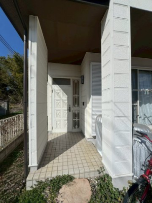  �������Ƃ������ցB���s���̂���|�[�`�ŉJ�̓������S�ł��B