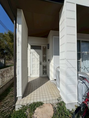  �������Ƃ������ցB���s���̂���|�[�`�ŉJ�̓������S�ł��B