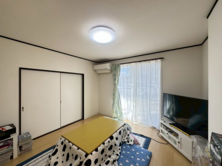 ���r���O ��؂ȉƑ��Ɖ߂����ꏊ������A�K������ލL������������m�ہ􎺓��̓L���C�ȏ�Ԃł��B