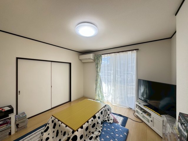 ���r���O ��؂ȉƑ��Ɖ߂����ꏊ������A�K������ލL������������m�ہ􎺓��̓L���C�ȏ�Ԃł��B