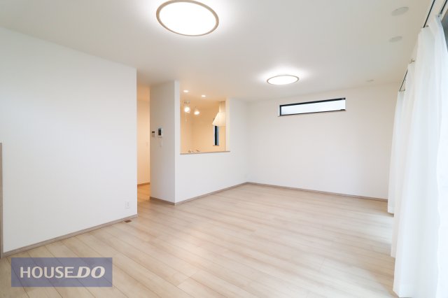  �y���r���O�_�C�j���O�z�Ƒ��ŉ߂����邭�났�̋�Ԃ͍L�߂̐݌v�ƂȂ��Ă���܂��B