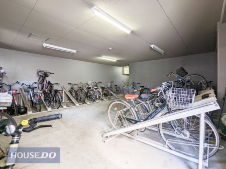  1�K�����ɍL�����֏ꂪ�݂����Ă��܂��I�i1���тɂ��A1�䕪�m�ۉ\�ł��B�j