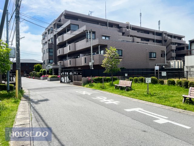 ���̑� �Ƃ̑O�ŗ����b���ł���悤�ȁA���₩�ŃA�b�g�z�[���ȕ��͋C���Y���Z��X�B