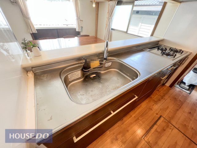 �L�b�`�� �Ƒ��ł̃R�~���j�P�[�V�������Ƃ��Ζʌ^�V�X�e���L�b�`���ł��B�����ɃV���N�ƃR�������܂Ƃ߂��V���v���Ȍ`�ł��B