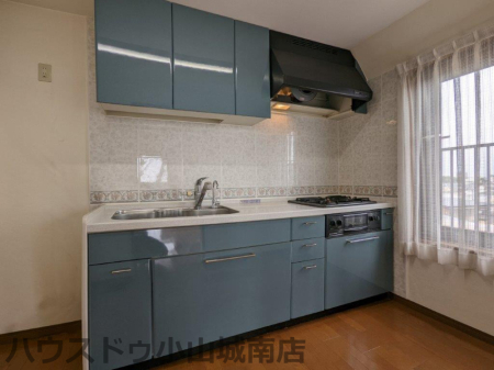 �L�b�`�� ��ƃX�y�[�X���L���A���������₷���Ǖt���L�b�`���B���[�͂̂���V�X�e���L�b�`���ł��B�s�s�K�X���p�Ōo�ϓI�ɂ�������܂��ˁI